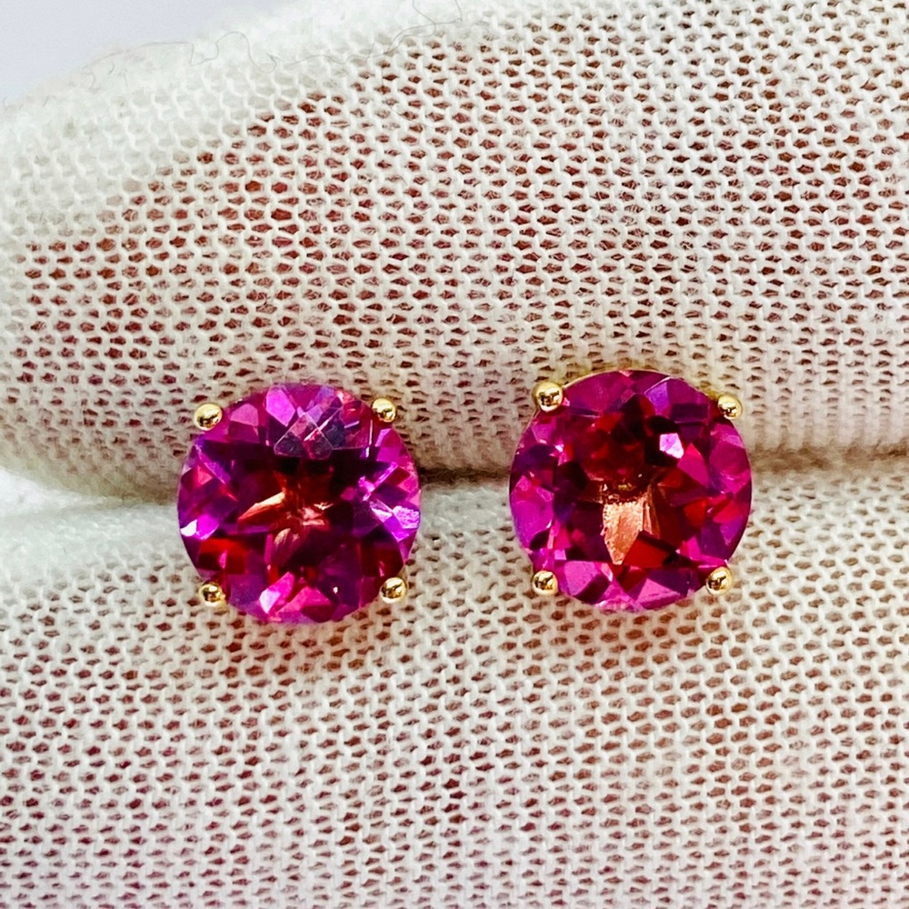 14k 5ct bubblegum pink topaz studs earrings.